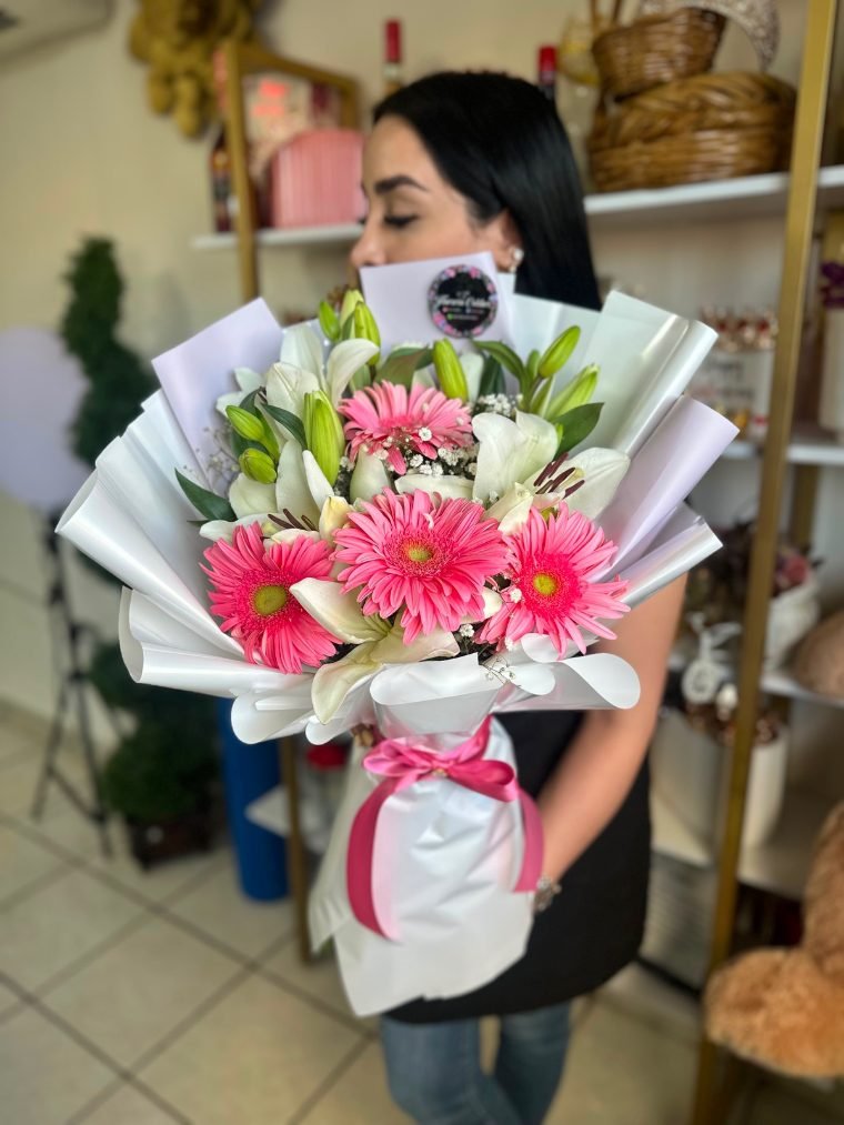 Lilis con gerberas
