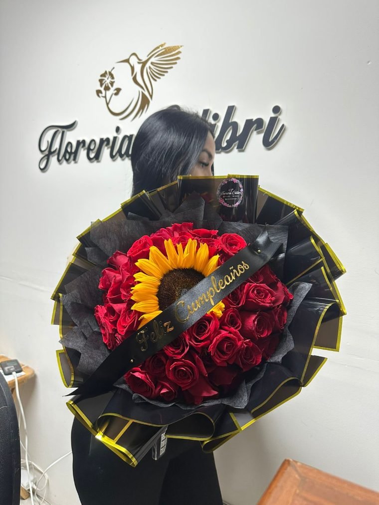36 rosas con girasol y banda