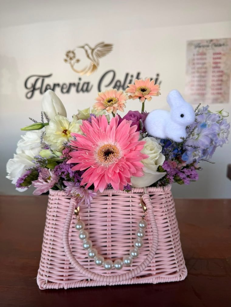 Canasta con flores mixtas