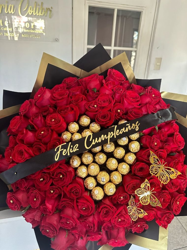 Corazón de chocolates con 100 rosas