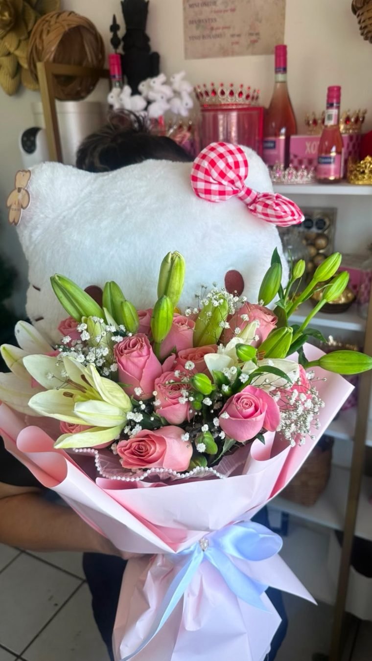 Ramo Hello Kitty en tonos rosa