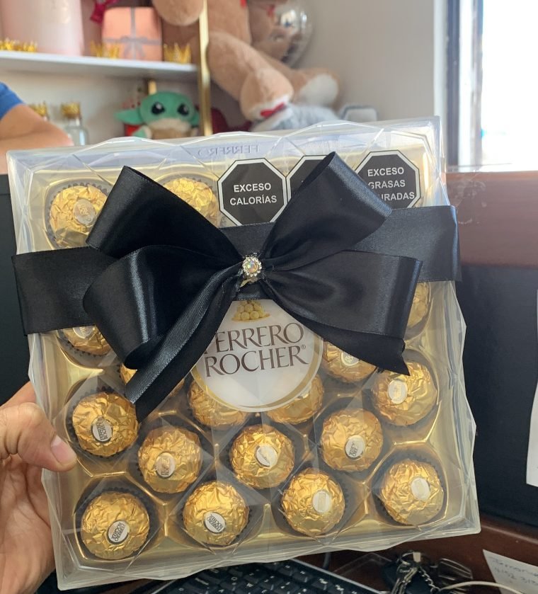 Arreglo con 24 chocolates Ferrero Rocher